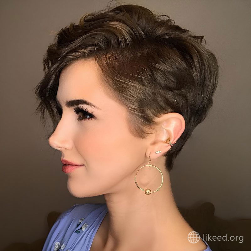 Sophisticated Short Cut with a Feminine Touch