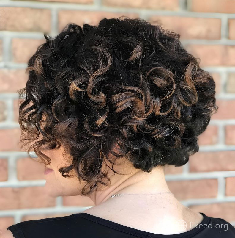 Subtle Highlights on a Short Curly Bob