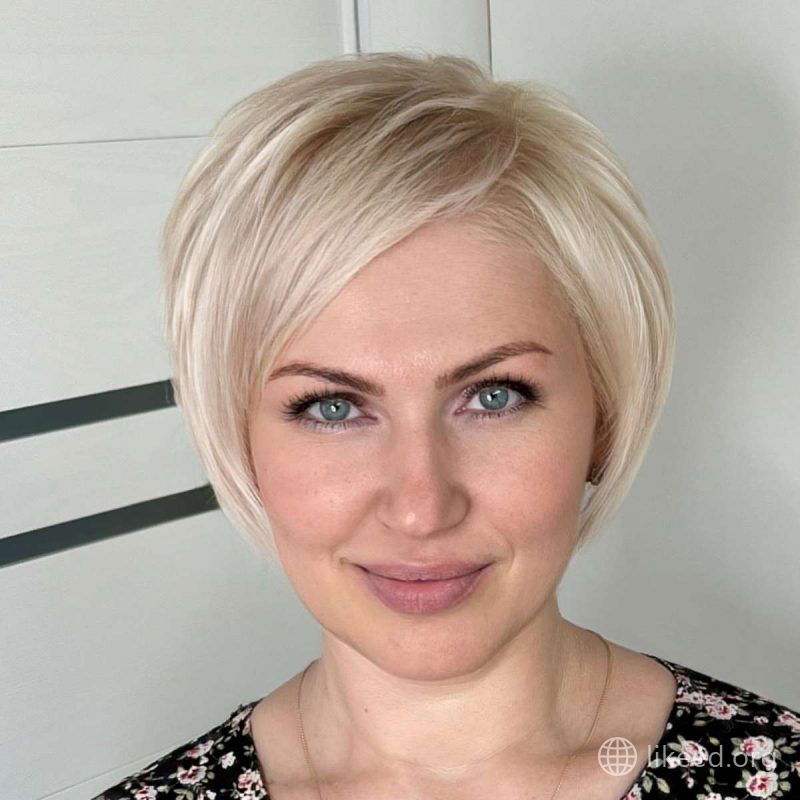 Polished Platinum Blonde Bob