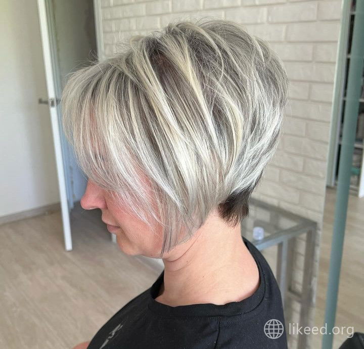 Textured Silver Bob for a Bold Look