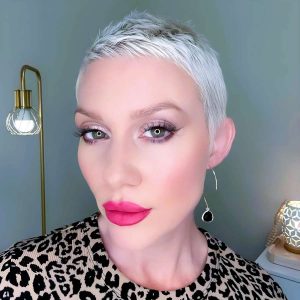 Head-Turning Elegance: The Sleek Platinum Pixie