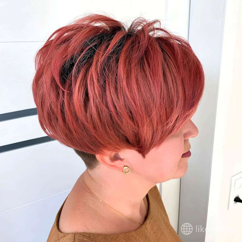 Voluminous Layered Bob with a Textured Finish